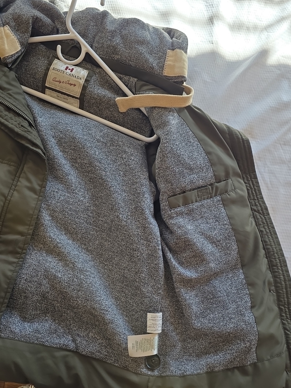 ROOTS goose down puffer vest! S - Picture 8 of 10